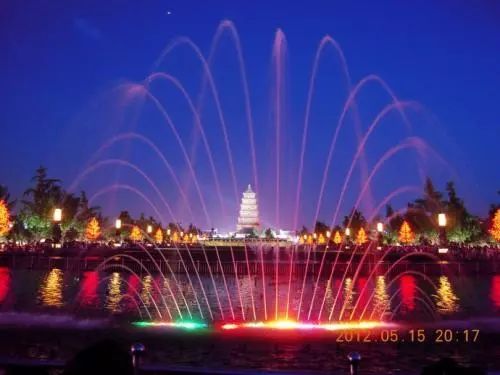 西安人的歌 網(wǎng)絡點擊量過億 一首歌唱出倆網(wǎng)紅